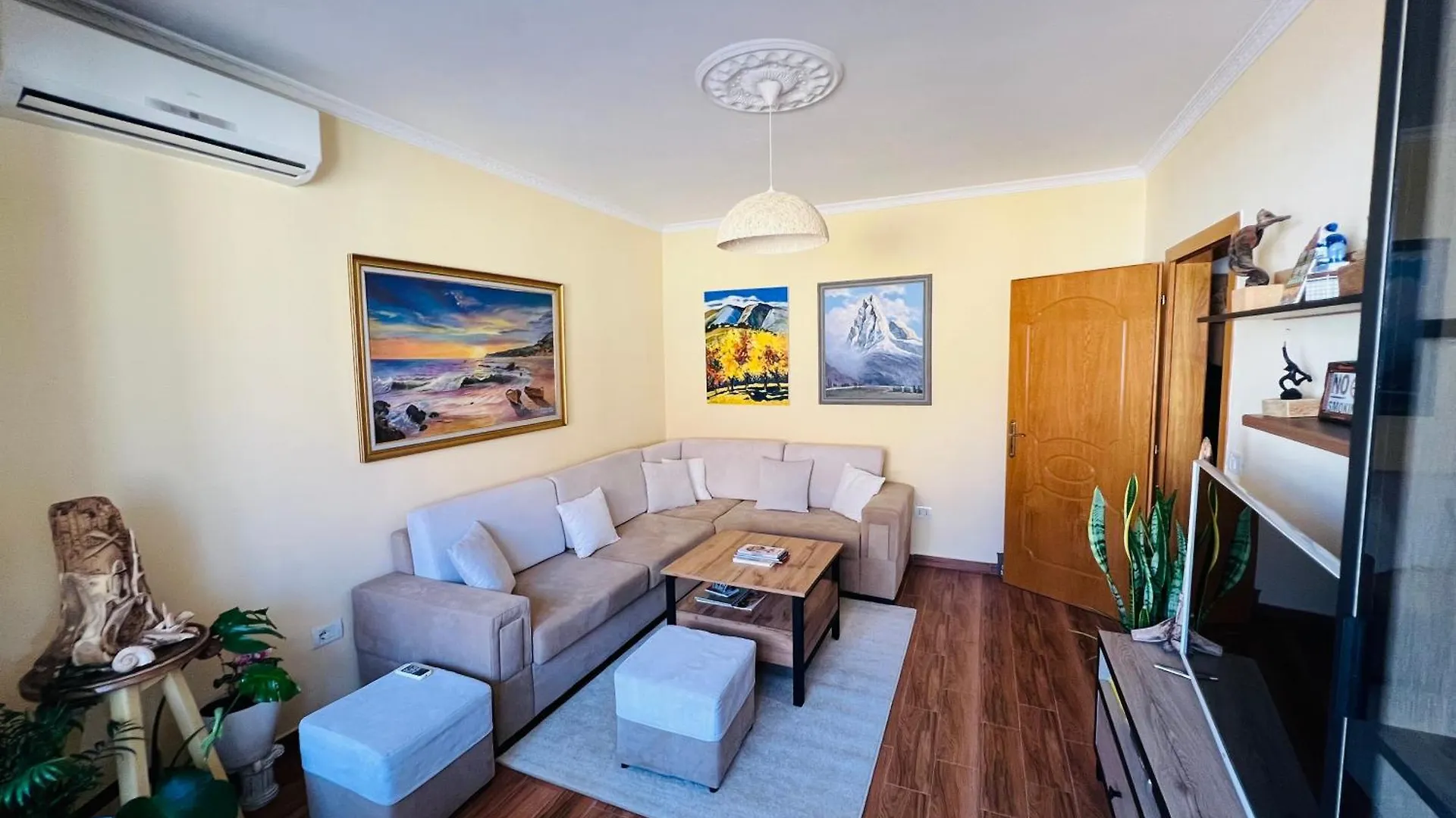 Cozy Central Apartment Tiran